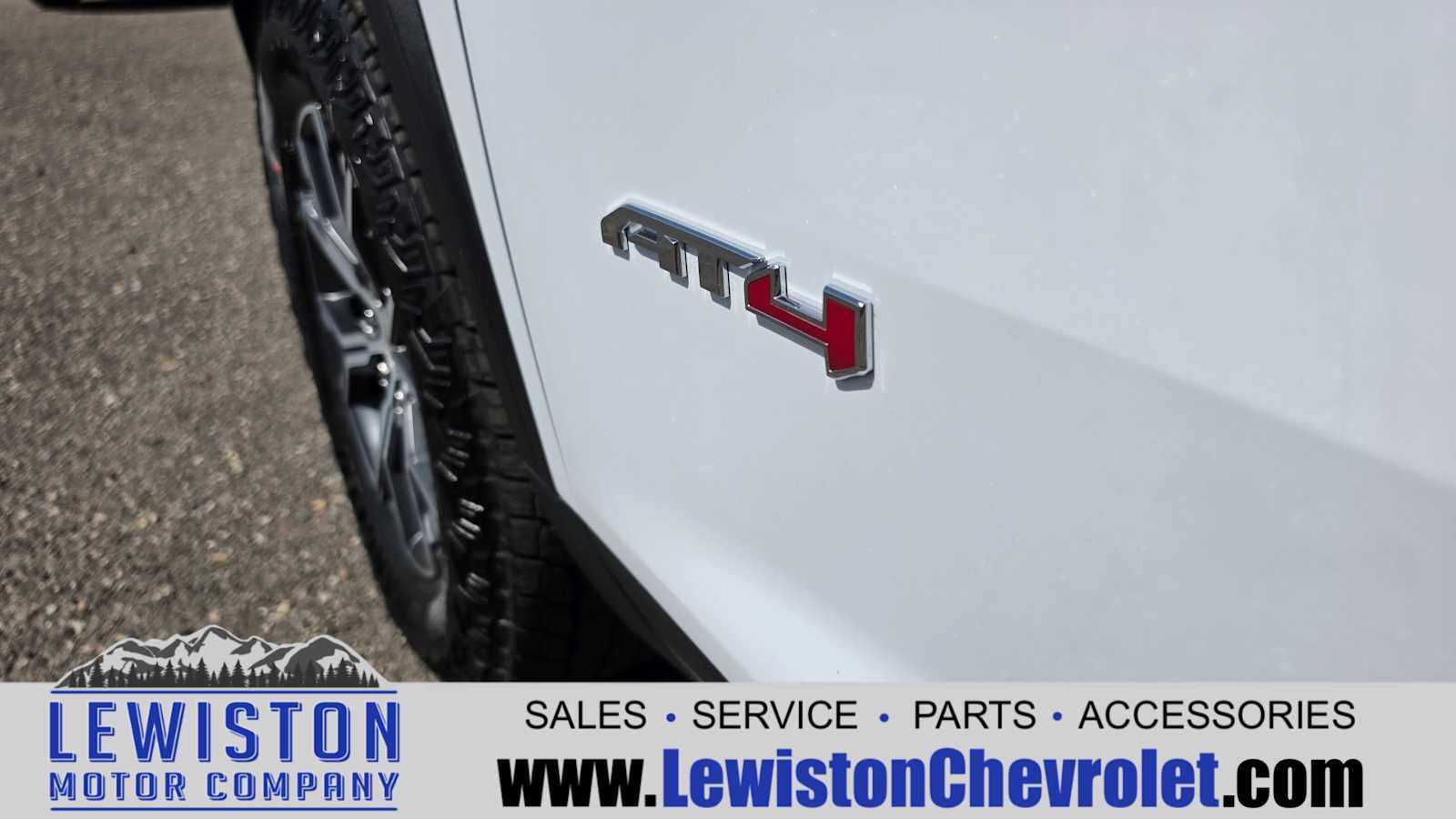 2026 GMC Acadia AT4