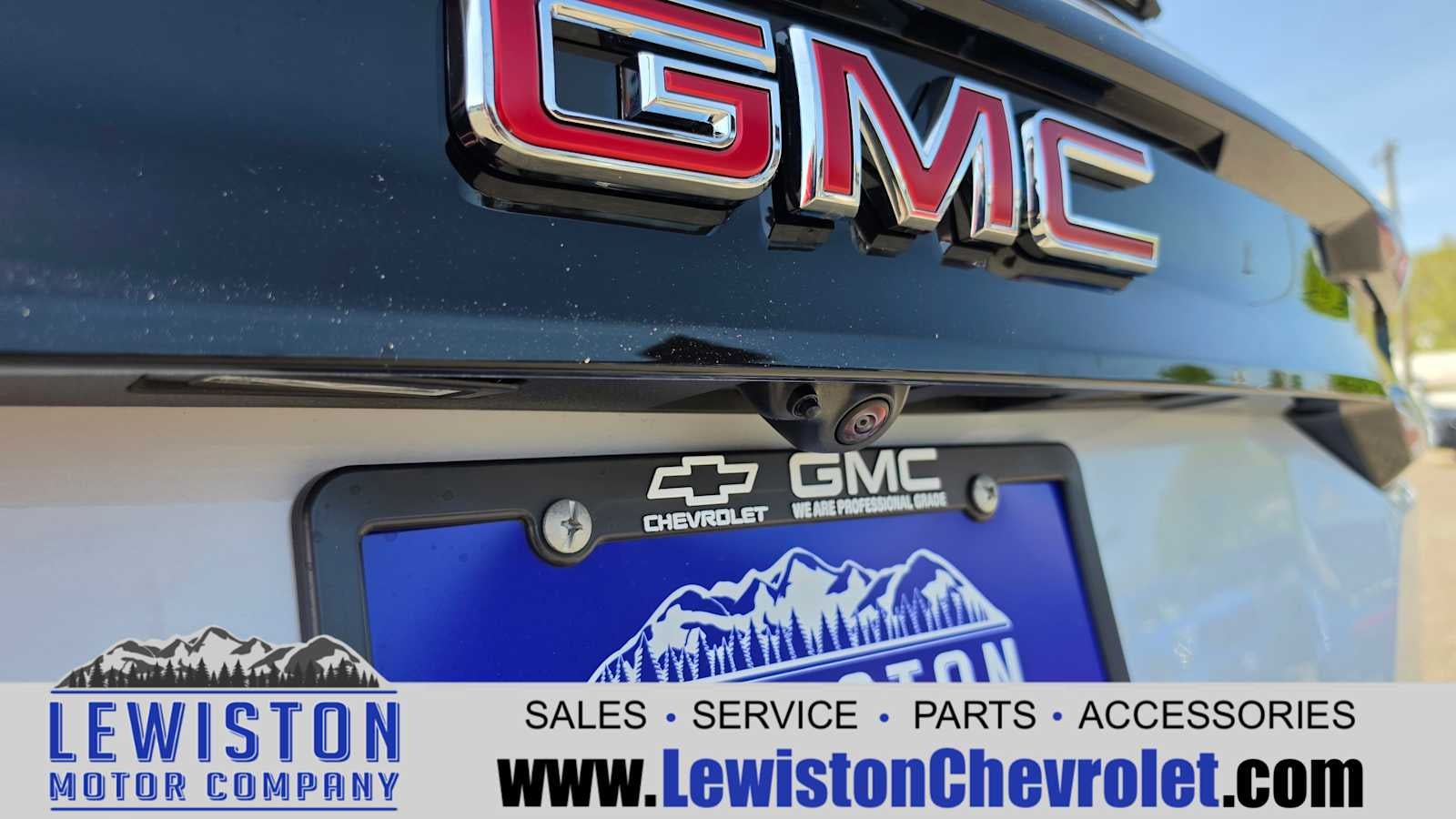 2026 GMC Acadia AT4