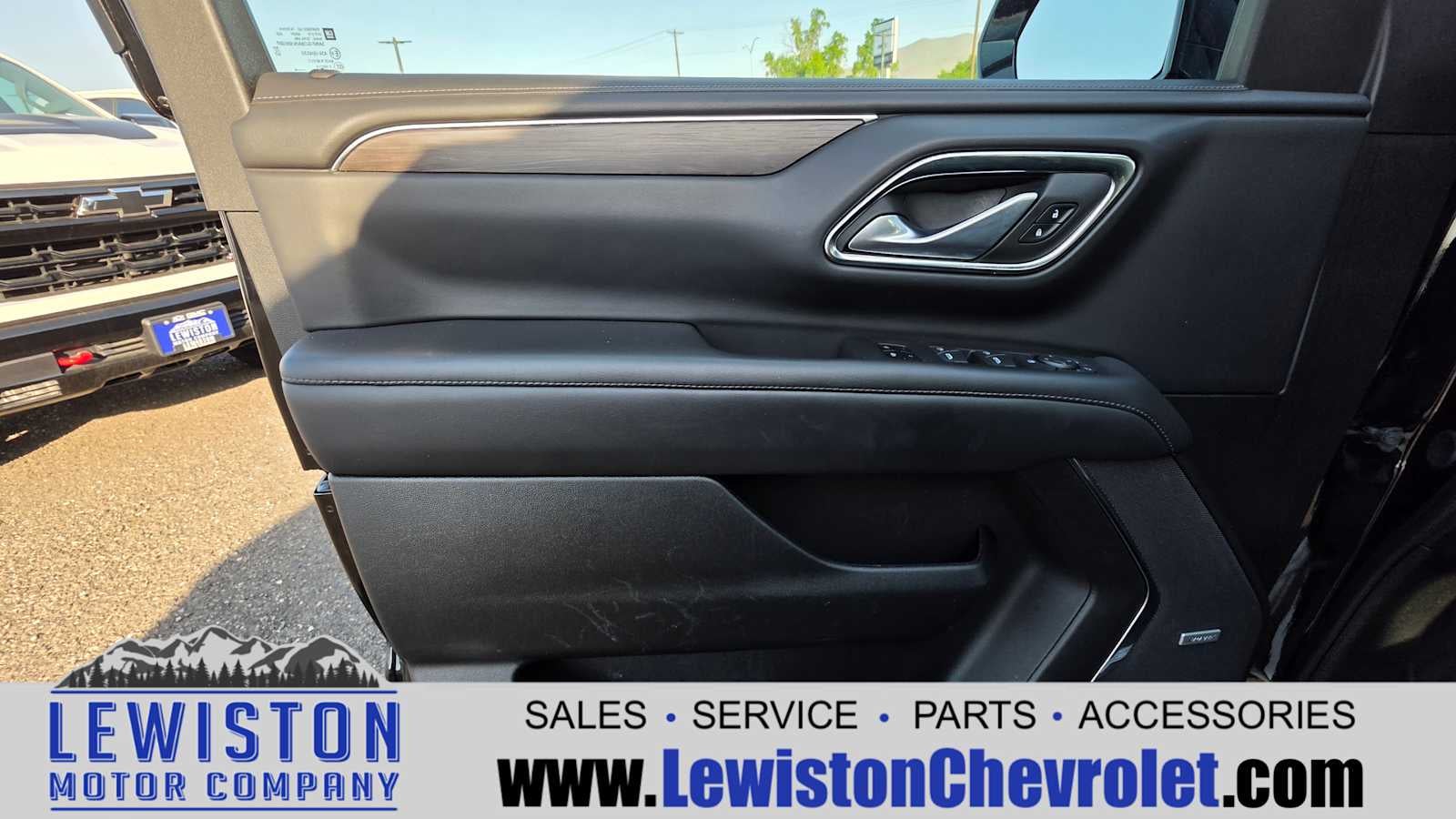 2024 Chevrolet Suburban LT