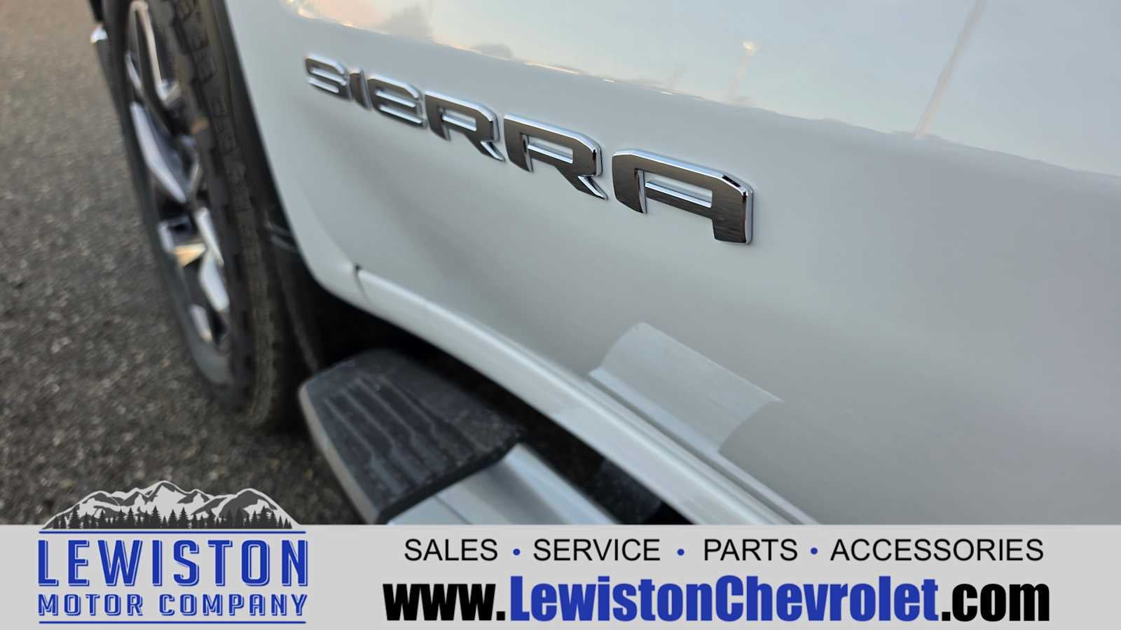 2026 GMC Sierra 1500 SLT