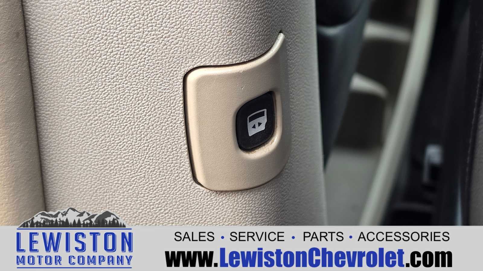 2011 Chrysler Town & Country Touring-L