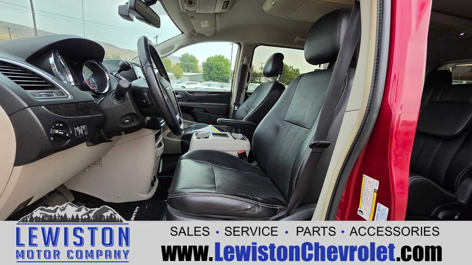 2011 Chrysler Town & Country Touring-L
