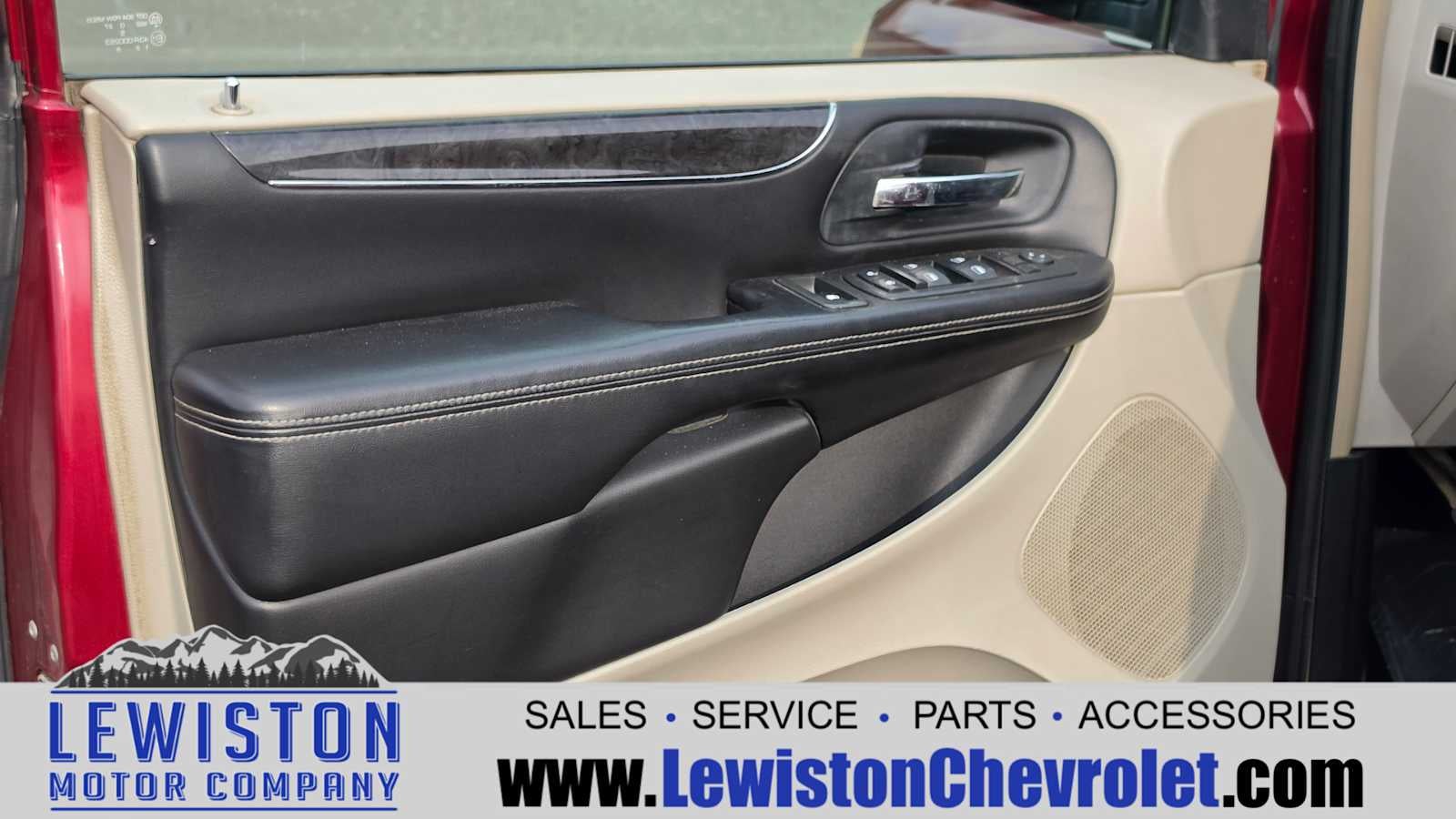 2011 Chrysler Town & Country Touring-L