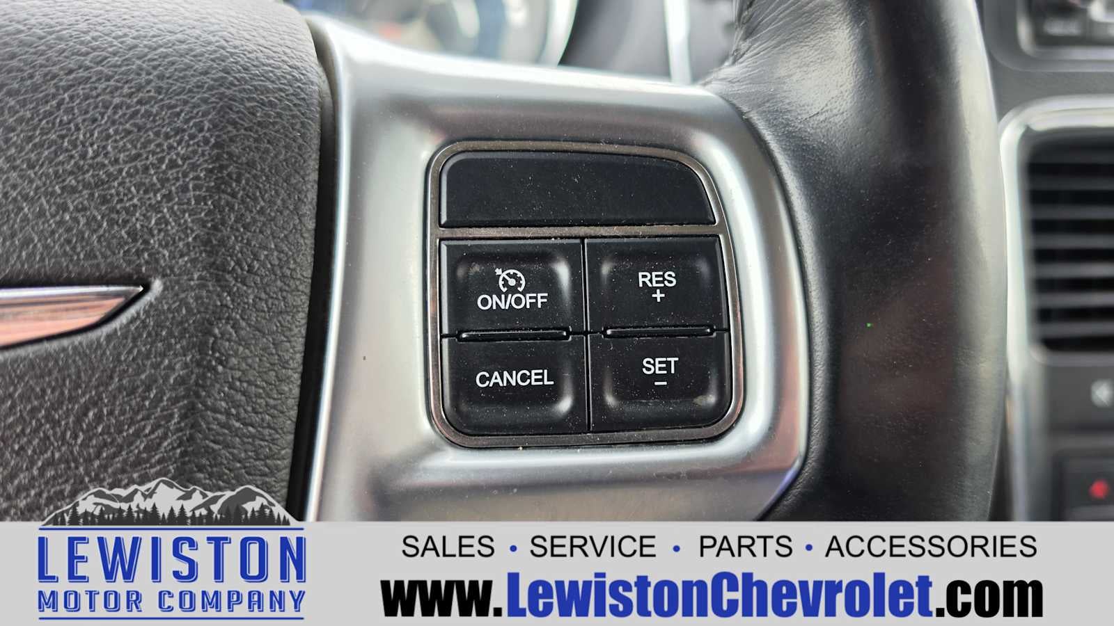 2011 Chrysler Town & Country Touring-L