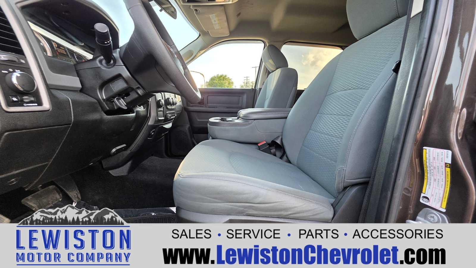 2018 RAM 3500 Tradesman Crew Cab 4x4 6'4" Box