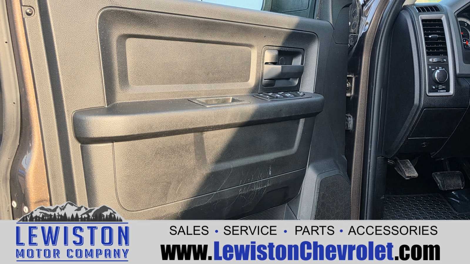 2018 RAM 3500 Tradesman Crew Cab 4x4 6'4" Box