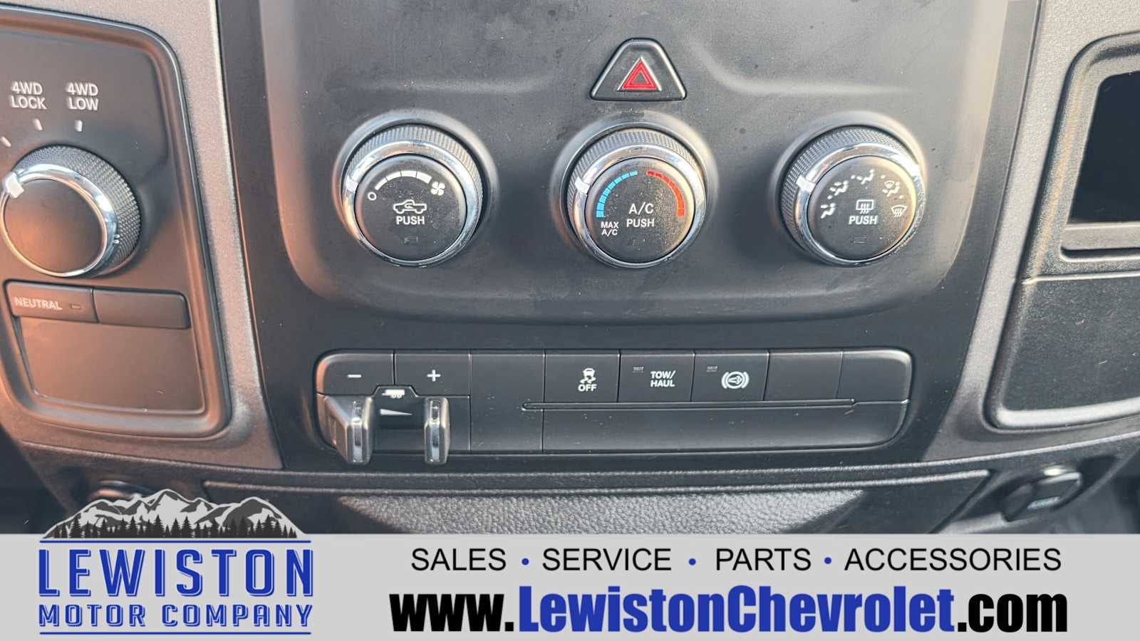 2018 RAM 3500 Tradesman Crew Cab 4x4 6'4" Box