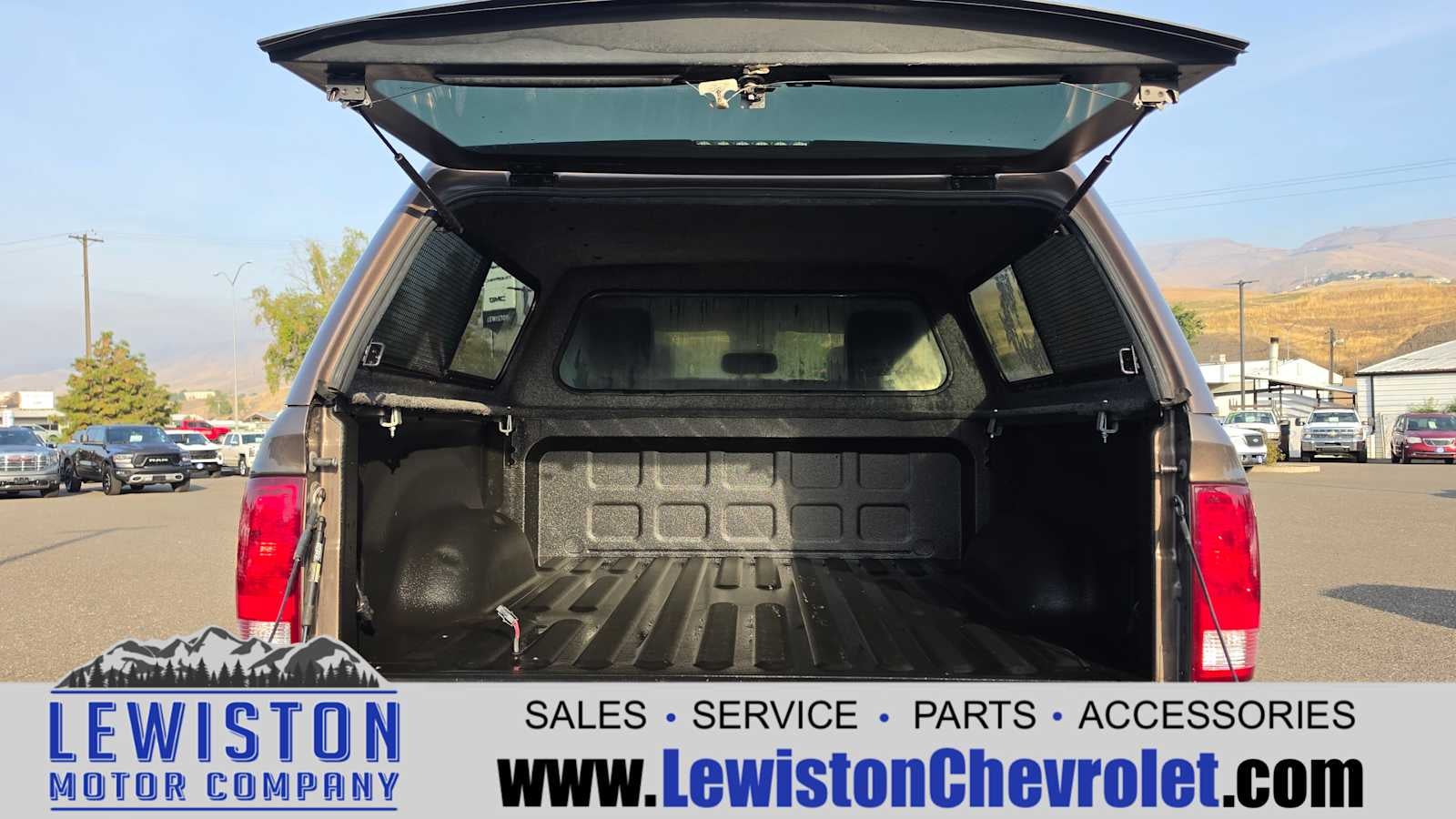 2018 RAM 3500 Tradesman Crew Cab 4x4 6'4" Box